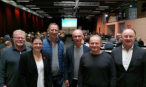 Die Rott-Inntaler Delegierten von links nach rechts: Albert Madl, Josef Lirsch, Sepp Rettenbeck und Rainer Hausladen mit Landesvorsitzender Agnes Becker und Bezirksrat Urban Mangold.