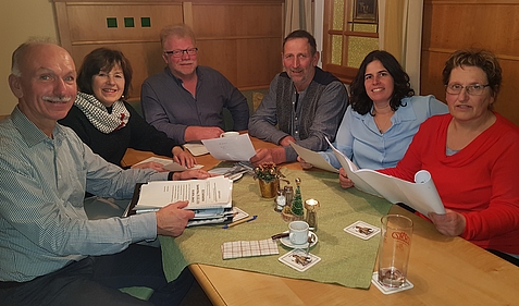 Die Kreisräte von ÖDP/Parteifreie Bürger von links nach rechts: Sepp Rettenbeck, Edith Lirsch, Albert Madl, Josef Lirsch, Barbara Engleder und Marianne Watzenberger.